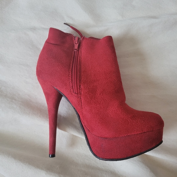 Red faux suede booties - Picture 6 of 8